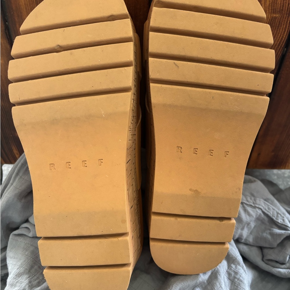 Reef Women's Beige Platform Sandals - Picture 3 of 3